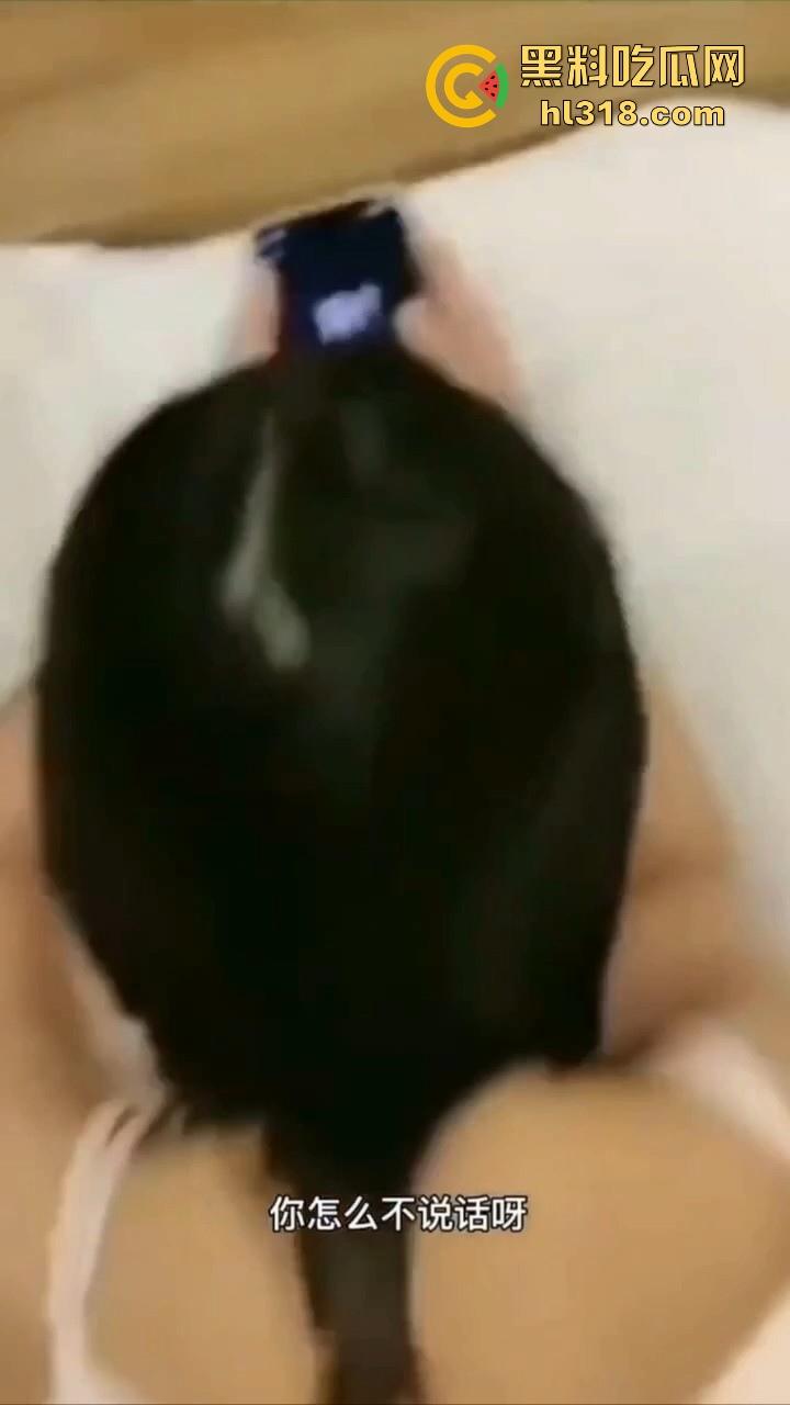 情侣做爱为寻刺激给女闺蜜打电话,无法控制的呻吟声,边跟其聊天边插,还问要不要来3P,极其淫荡!-9