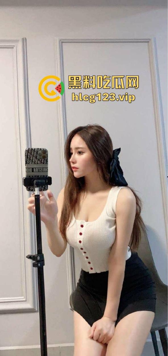 抖音小网红【奔跑晶骡子】私密系列再度曝光,大哥专享,奶子逼随便看!-10