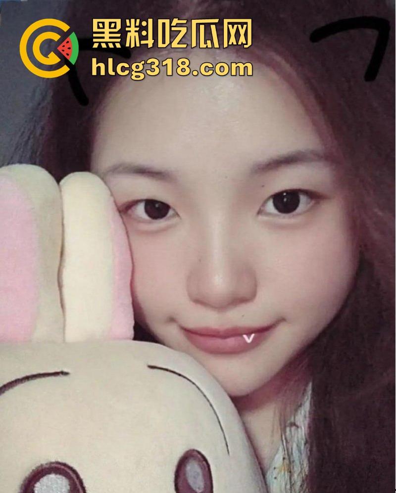 广东城建职业技术学院【李思洁】高颜值巨乳反差婊 粉乳嫩穴曲线火辣,肥臀美乳性瘾极强。-1