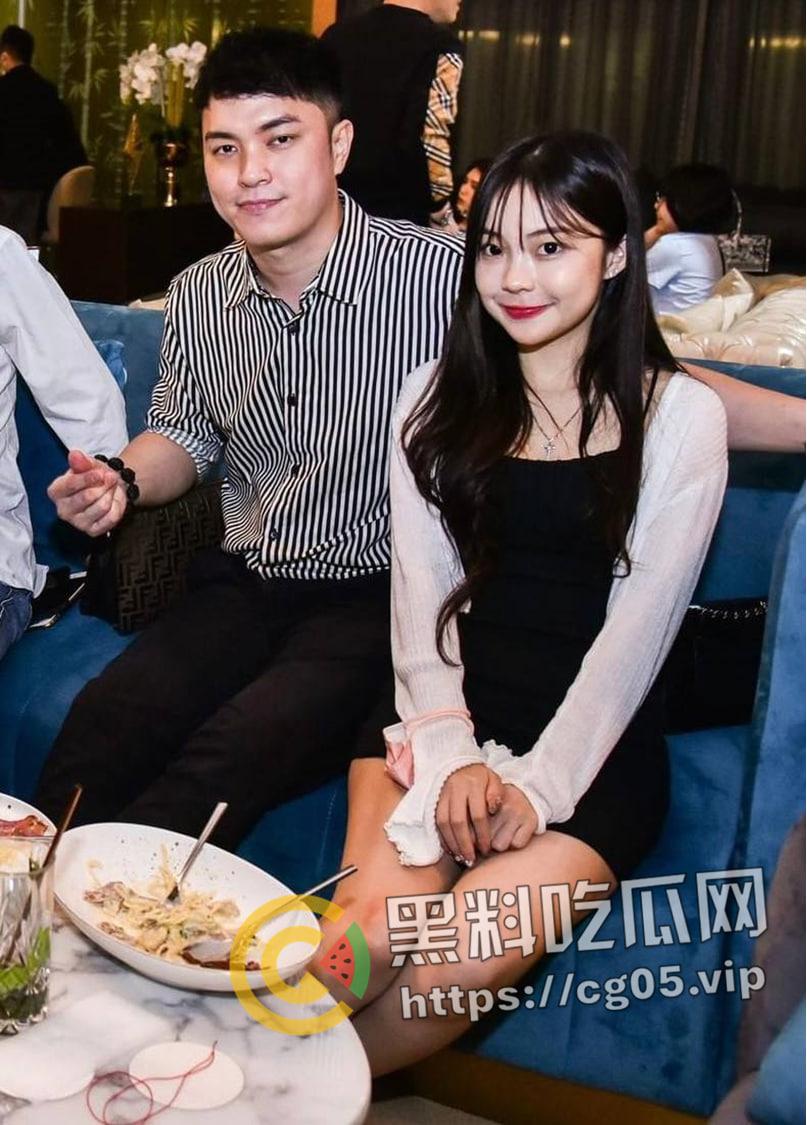 马来西亚INS 14W粉丝网红Wenyek用交友软件诈骗男粉丝感情和金钱！多次出轨给男友戴绿帽！性爱视频被流出！-12