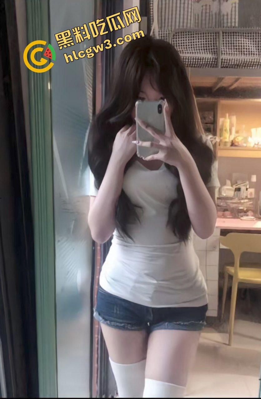 湖南化工职业学院细腰蜜臀肉便器『周铃瑜』多金男友JK制服爆插粉逼 激情四射!独家曝光流出!-1