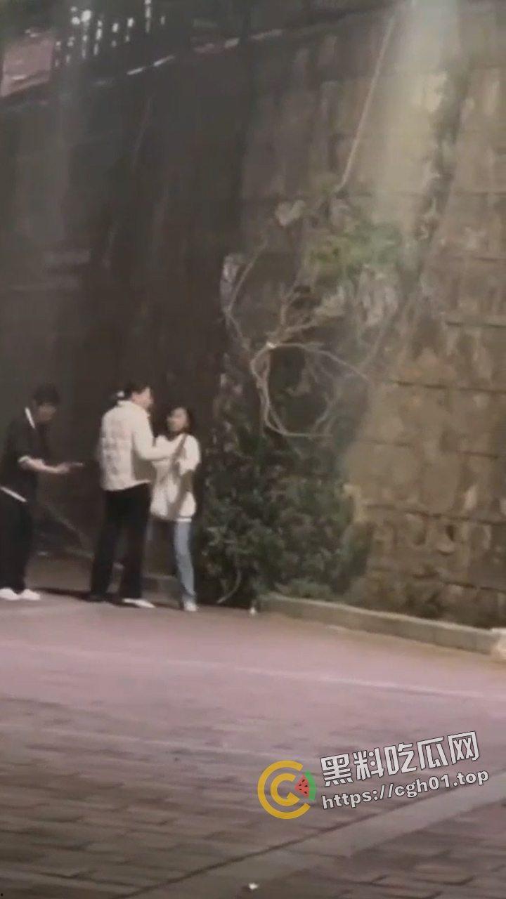 外事大学男生因为女朋友不给看手机 打完架就跳楼自杀 头上绿就绿了 何必呢-4