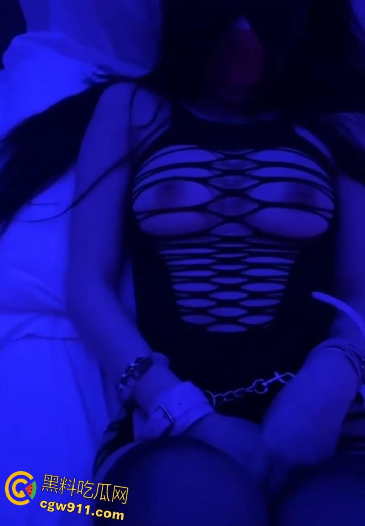 青岛小美女【刘鑫】,包房小姐外围女神,为爱从良竟遇渣男,三千块就能陪玩情趣SM,卖逼吸毒床技超高 !-6