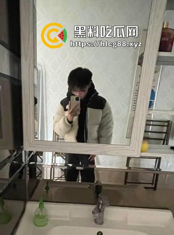 辽油三高『王庸昊』盘锦布车酒吧操白丝女，被隔壁捉偷拍，微信群疯传！-5