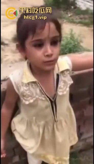 印度阿三小男孩企图性侵女孩被抓!被女孩父亲当场制服,这行为太离谱了!-2