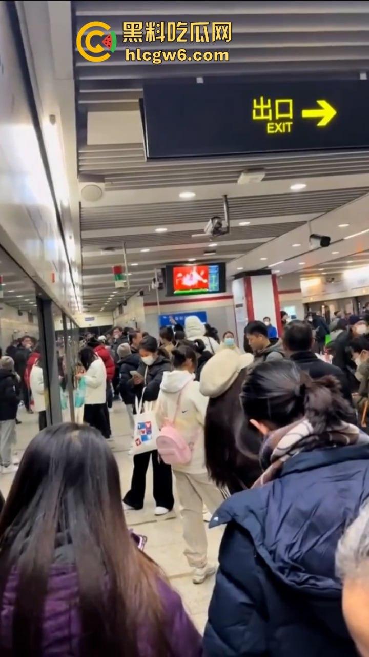 一生捅的最大的篓子！上海地铁1被工地上塔吊侵线砸停 工地项目负责人面临数亿赔偿 天塌了！-7