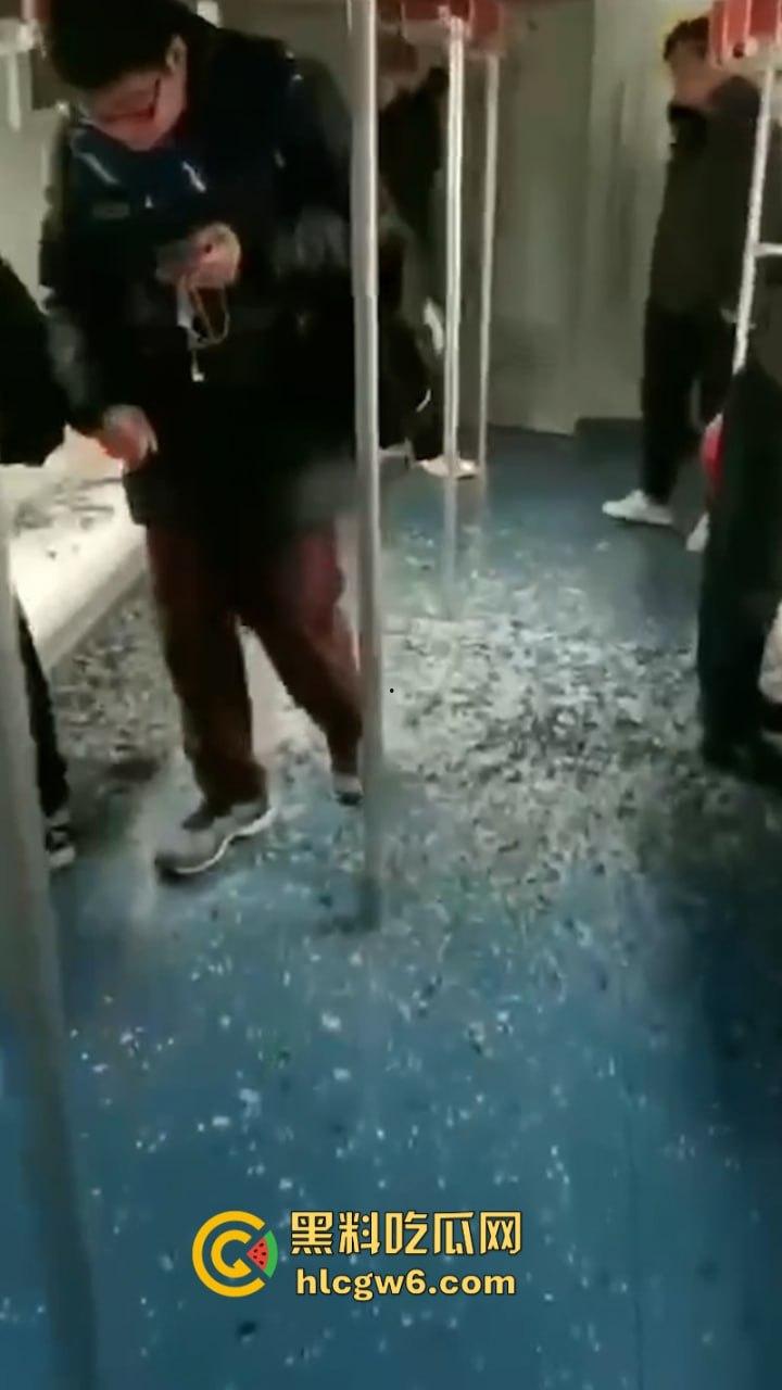 一生捅的最大的篓子！上海地铁1被工地上塔吊侵线砸停 工地项目负责人面临数亿赔偿 天塌了！-12