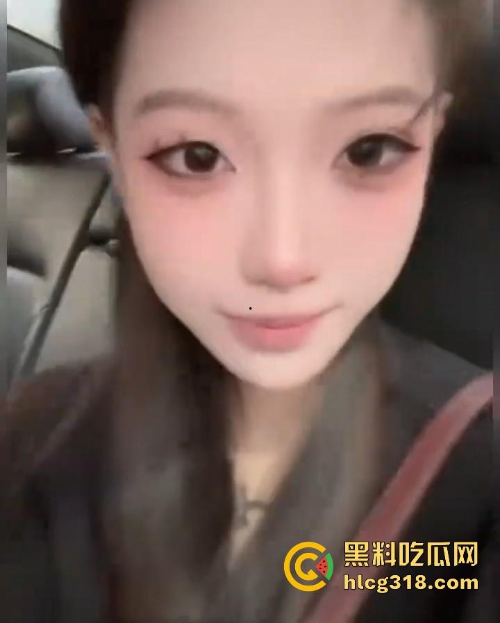 江西鄱阳清纯萝莉【刘颖】和金主裸聊及性爱视频曝光！完美炮架，粉穴无套后入爆操！-4