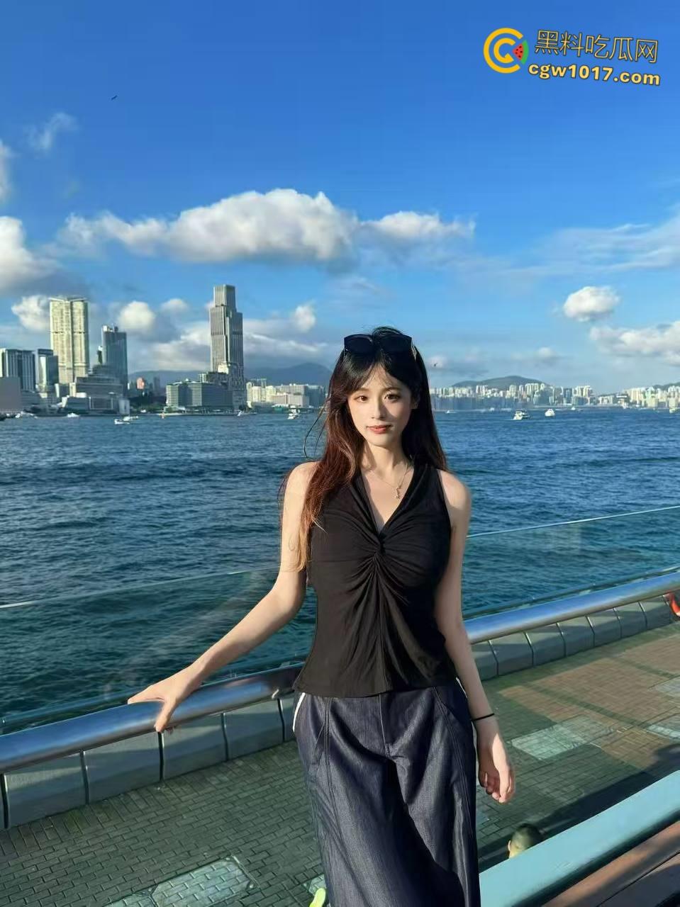 女儿穿着豹纹裙洗碗,被我撕开黑丝猛舔骚穴,超配合得跪地口交,穿着高跟鞋被我抬腿猛插,全射在女儿的黑丝上 !-1