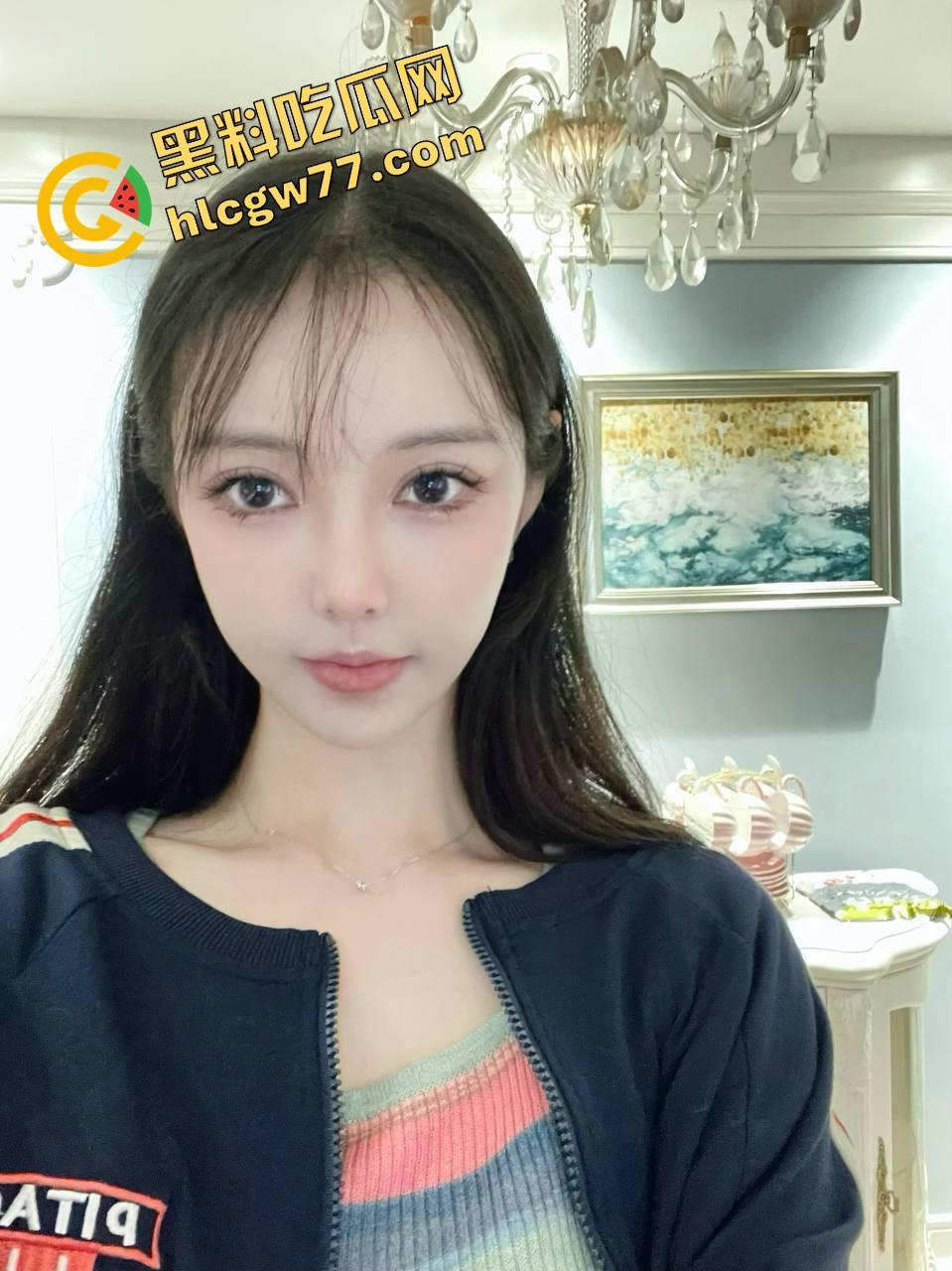 别看高中时装得纯，济南这【黄薇】私下骚得能申请国家级认证了，宿舍自拍都能剪出一部AV！-5