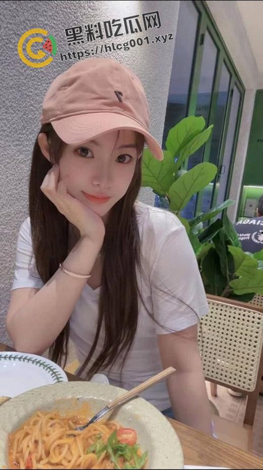 南京艺术学院【刘静雯】约炮体育生 被干到窒息 身材极品的肉便器 不愧是艺术生-4