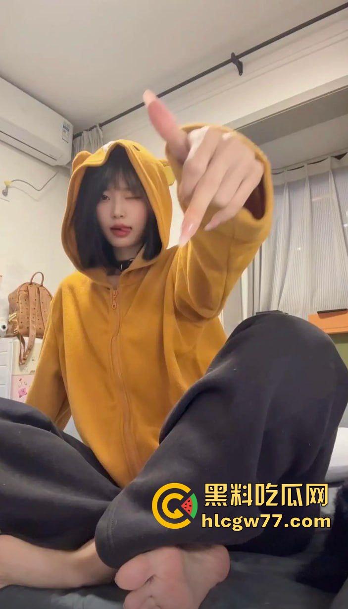 抖音14w粉丝网红【公主电闪】私密视频照片流出 卖片哥的评论都被删完了 女上骑乘超熟练!-3