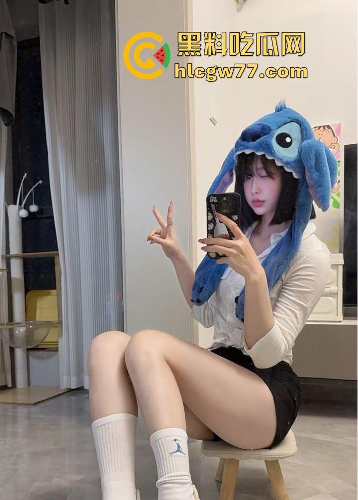 抖音14w粉丝网红【公主电闪】私密视频照片流出 卖片哥的评论都被删完了 女上骑乘超熟练!-11