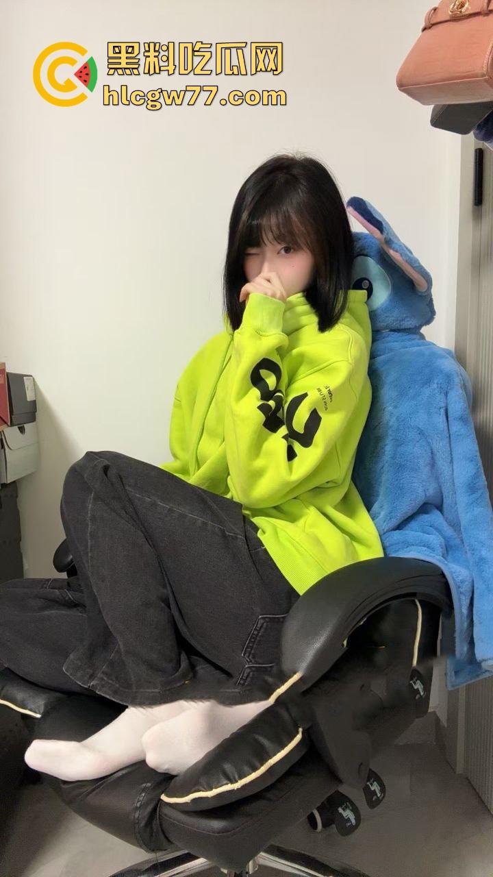 抖音14w粉丝网红【公主电闪】私密视频照片流出 卖片哥的评论都被删完了 女上骑乘超熟练!-19