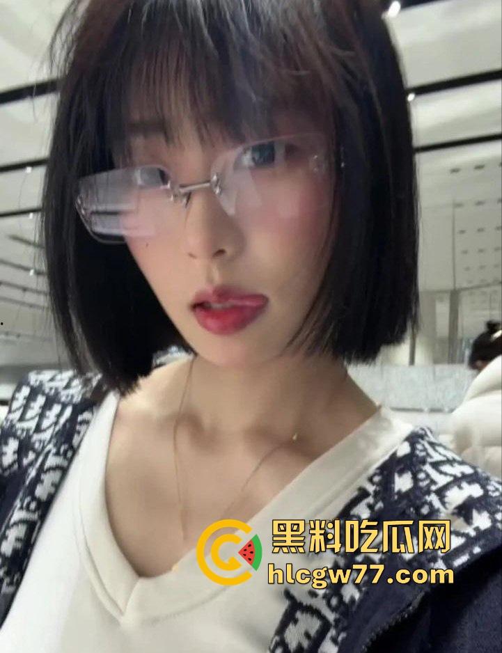 抖音14w粉丝网红【公主电闪】私密视频照片流出 卖片哥的评论都被删完了 女上骑乘超熟练!-20