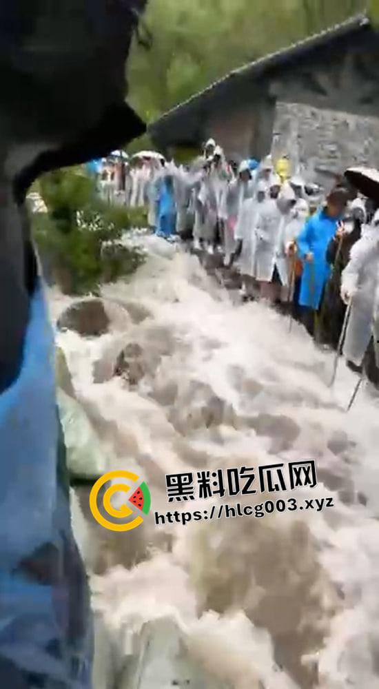 武功山吊带女被冻死!97年妹子跟团爬武功山 走丢失温而死 小红书害死人-9