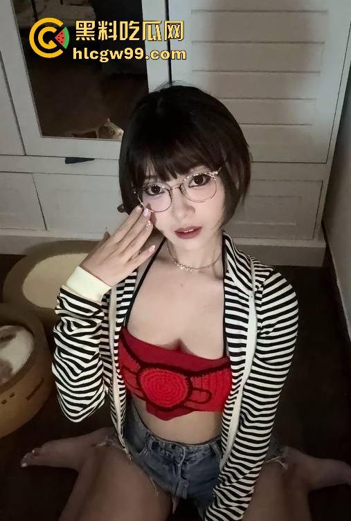 抖音极品萝莉网红【39】淫荡反差母狗私拍被曝,手臂位置的纹身算是实锤了!-5