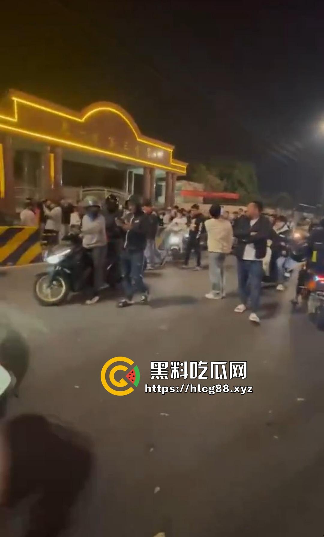 吴川三中一群人渣围殴弱智学生塞嘴逼打飞机，学校还他妈忙着捂嘴护畜生！-15