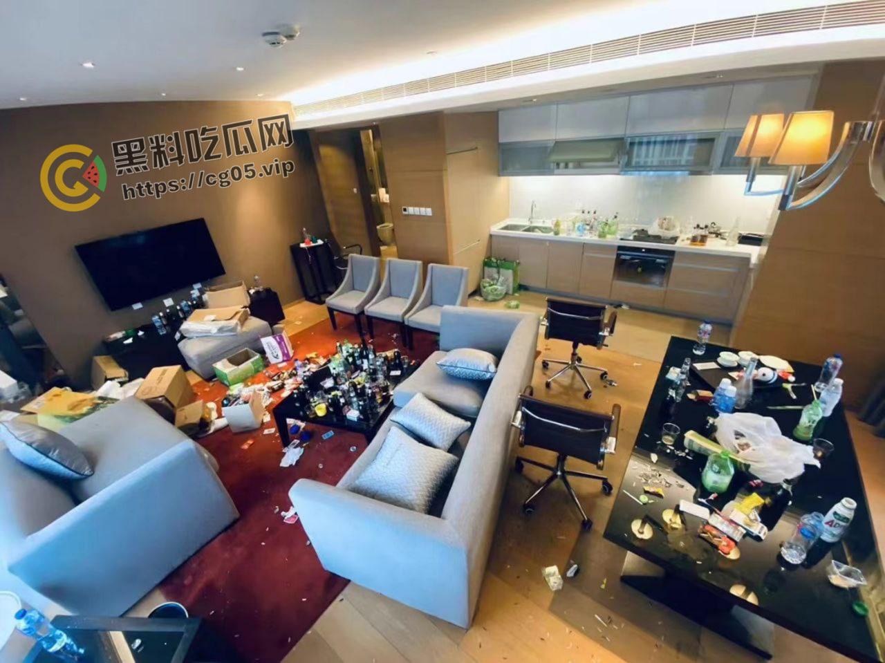 男同天团喜来登酒店大使套房欢度圣诞 爆操到肛门喷粪 画面惨不忍睹-2