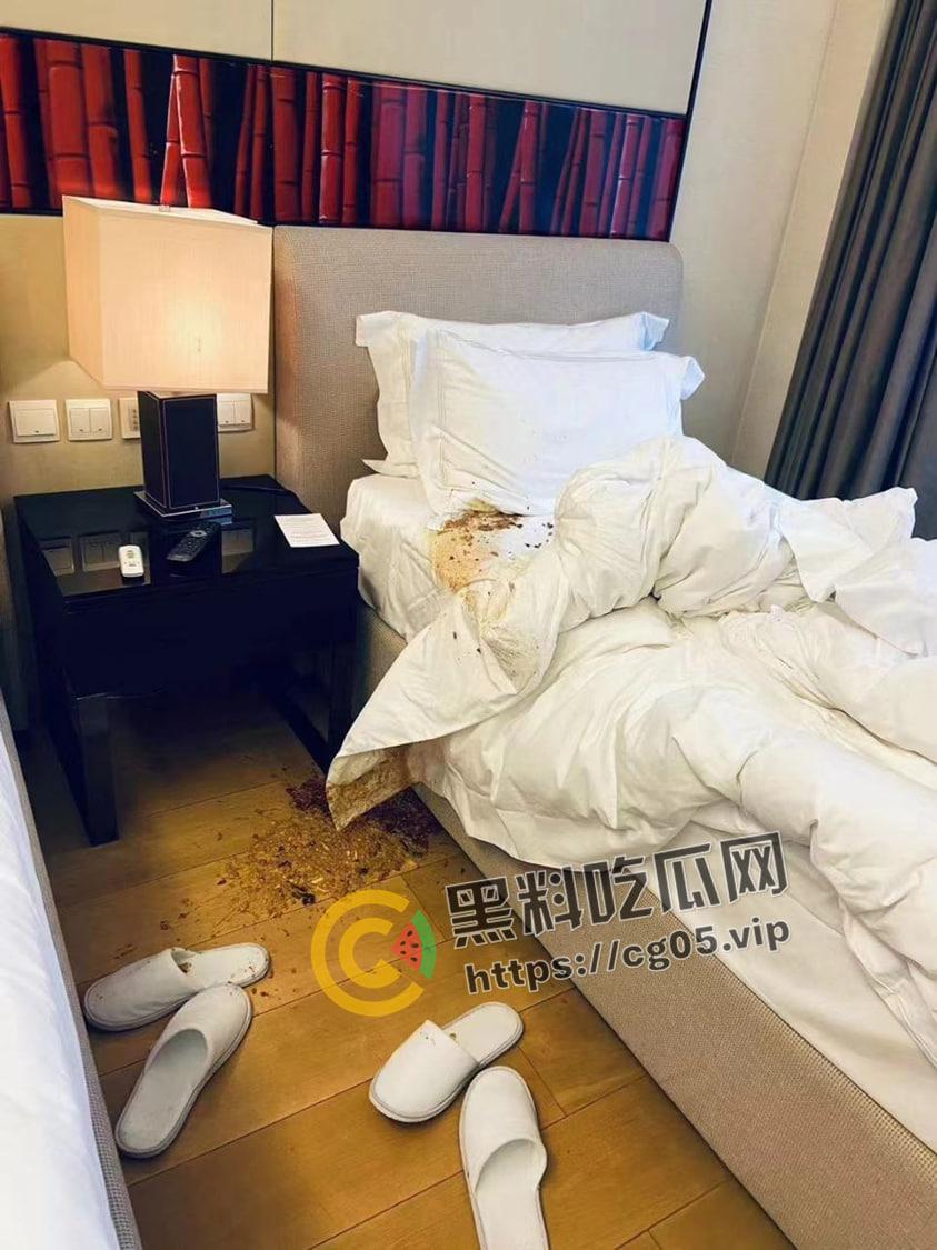 男同天团喜来登酒店大使套房欢度圣诞 爆操到肛门喷粪 画面惨不忍睹-4