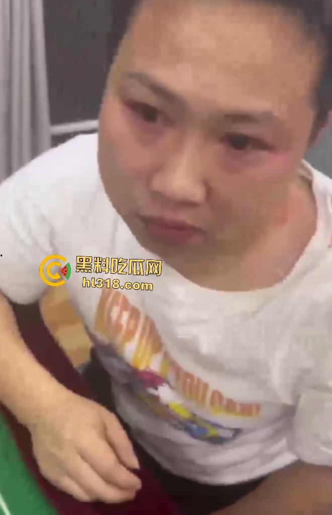 赌桌惊两男子出千被抓，隐形眼镜透视牌面暴露，兄弟被揍成猪头，屎都快打出来了！-6