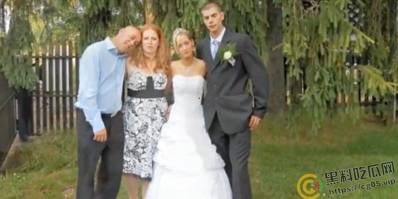 国外小伙亲生父亲给自己戴绿帽子 妻子与丈夫父亲出轨还把做爱视频录下来 乱伦视频被流出-2