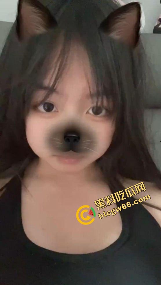 湖南株洲18岁反差骚学妹【刘怡婷】曝光，刚成年就当男网友的远程母狗，放学回家掰穴自慰叫到腿软！-3