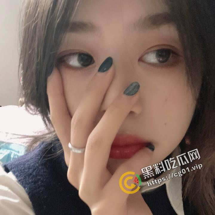 贵州维也纳酒店前台 夏心仪 时间管理大师 同时出轨领导和同事 还能勾搭客户 被爆光不雅视频！-4