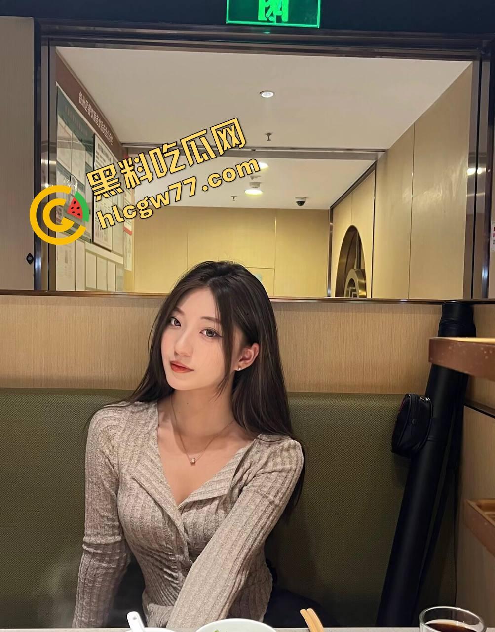 川音舞蹈系校花【王雨琪】笑死人，被包养了还要立牌坊，舔金主屁眼舔得比技师还专业！-3