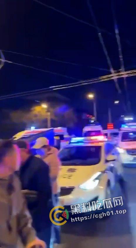 北京二环宽街路口兰博基尼连环撞人 死伤数十人 微博相关报道被封禁 男子疑似高官子弟 现场视频曝光-3