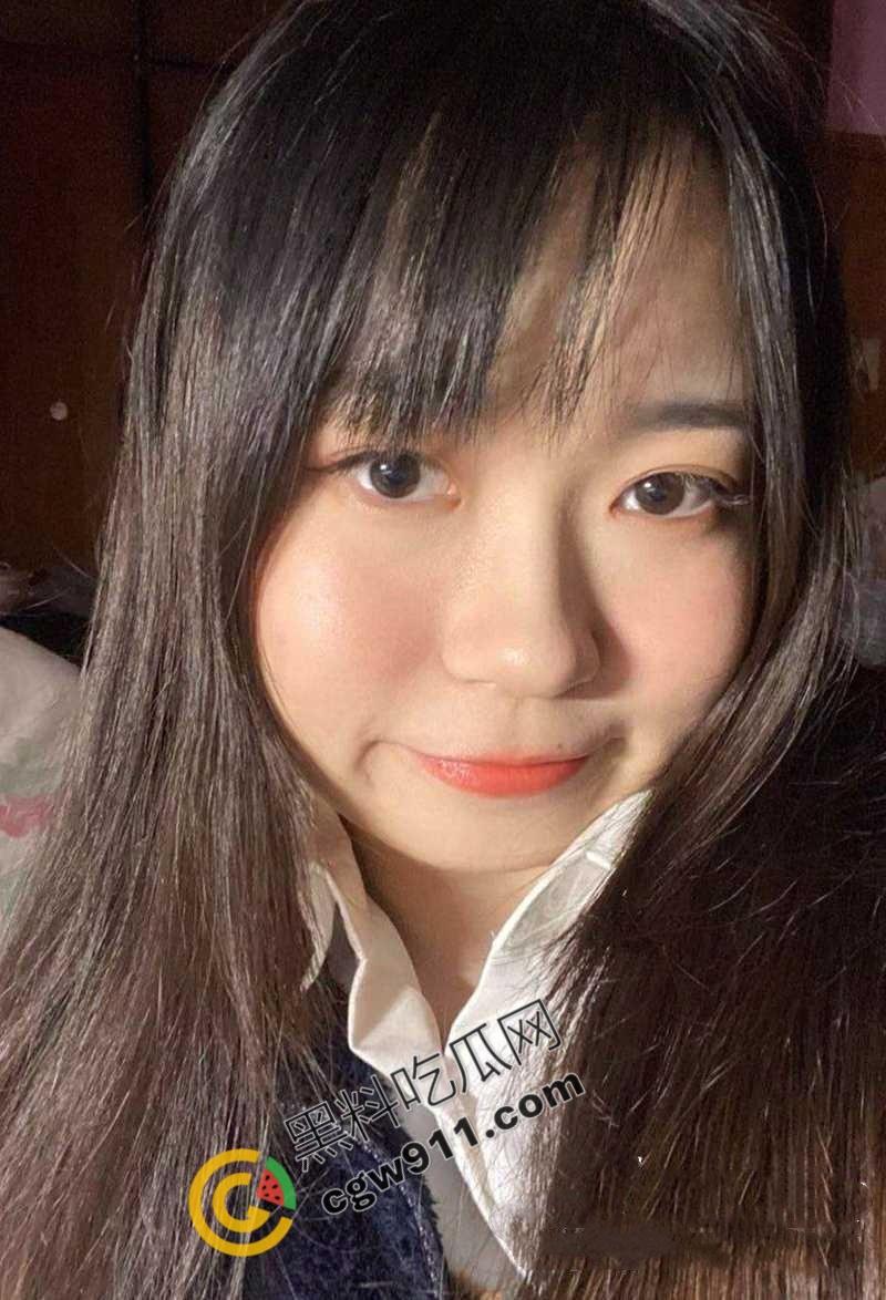 南京师范大学清纯眼镜妹【王嘉茹】淫荡自拍大公开,骚穴特写,口交深喉,尺度之大,直呼过瘾!-3