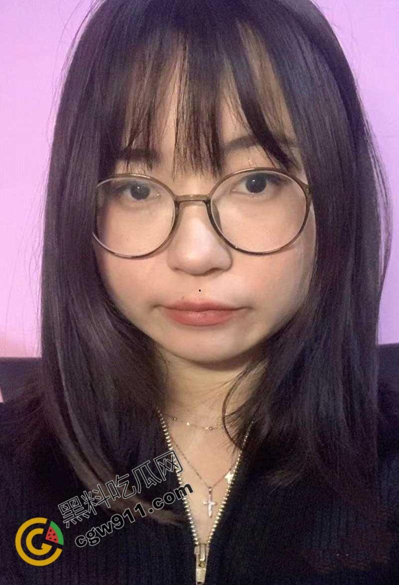 南京师范大学清纯眼镜妹【王嘉茹】淫荡自拍大公开,骚穴特写,口交深喉,尺度之大,直呼过瘾!-4