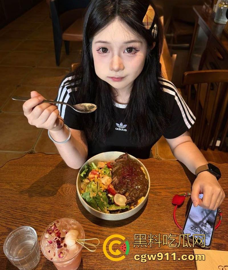 湖南反差婊【姚婷婷】重口调教视频泄露,尿尿掰逼揉奶,深入蜜穴自慰,狂揉粉嫩奶子,画面淫靡诱惑爆棚!-1