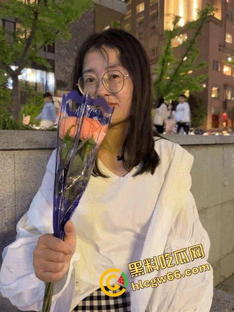 贵州贵阳中学女老师『俞小燕』讲台女神人后变母狗，丝袜跪舔被写满贱货等字，全身捆绑求双修！-1