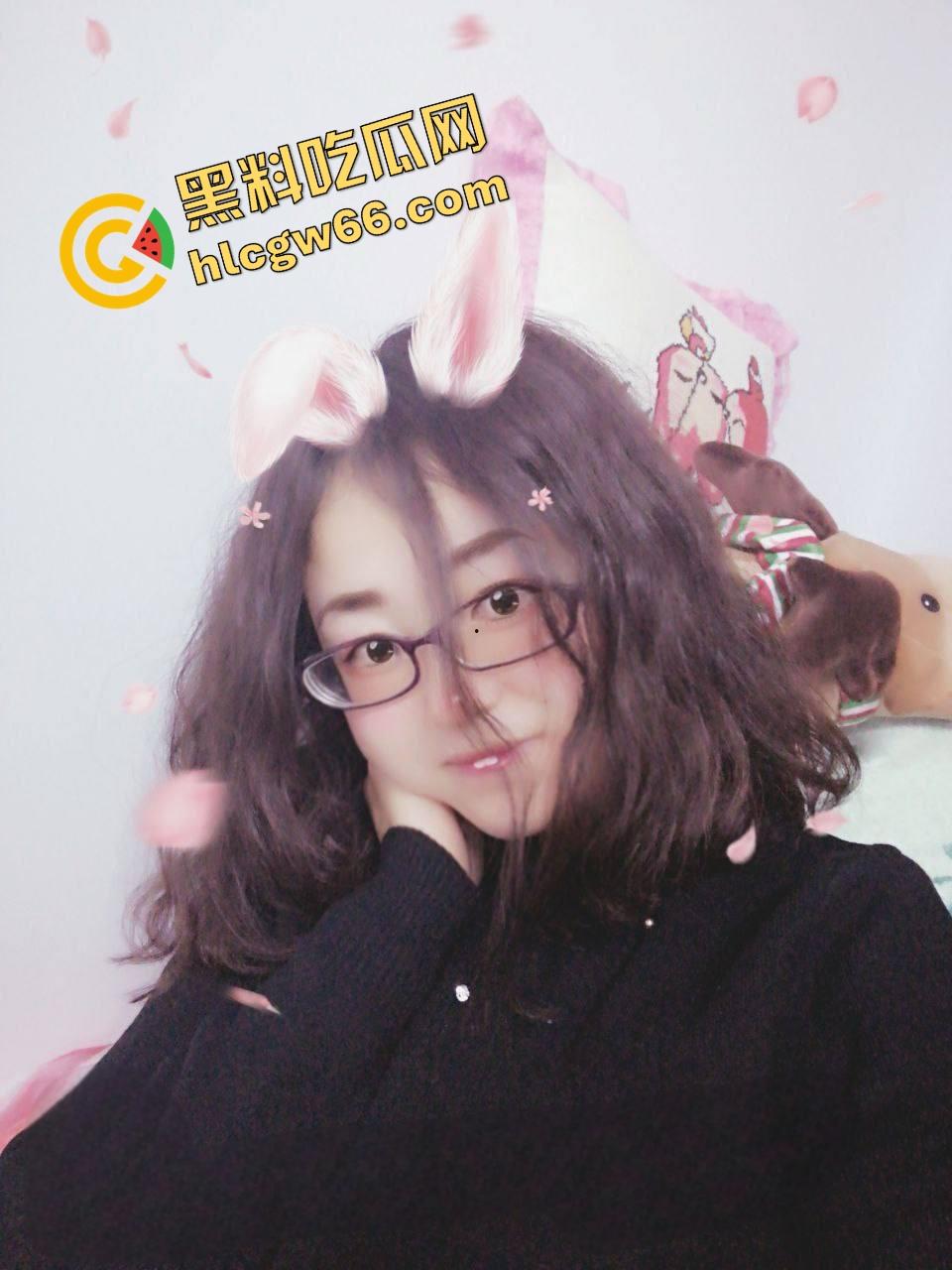 贵州贵阳中学女老师『俞小燕』讲台女神人后变母狗，丝袜跪舔被写满贱货等字，全身捆绑求双修！-4