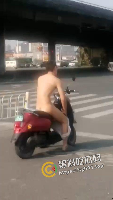 裸奔就是艺术！武汉万科女子裸奔 南宁多起裸奔 裸奔年年有 今年特别多啊-8