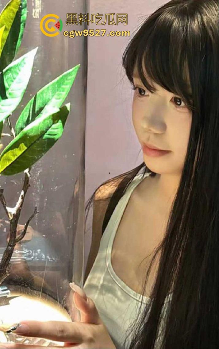 爸妈出差姐姐学院风短裙黑丝勾引弟弟足交抠逼，巨乳性感爆棚，撩人姿态让弟弟无法自拔！-3