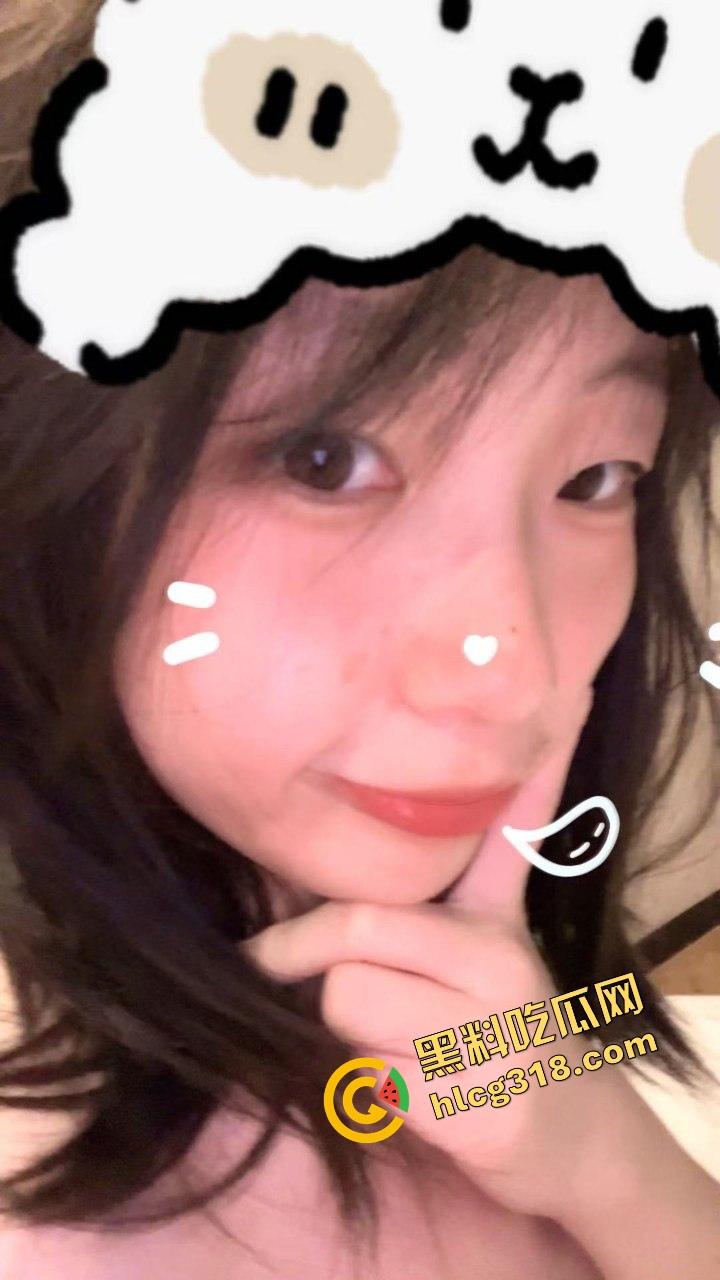 和谐号高铁精虫上脑怎么办？直接带到厕所里口一发，精液在时速220的高铁上喷射在嘴里妙不可言！-3