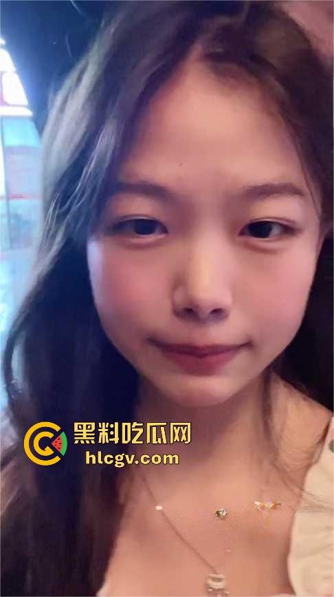 抖音清纯少女【小鬼】童颜下的另一面！人如其名隐藏的第二人格让人惊讶！-2