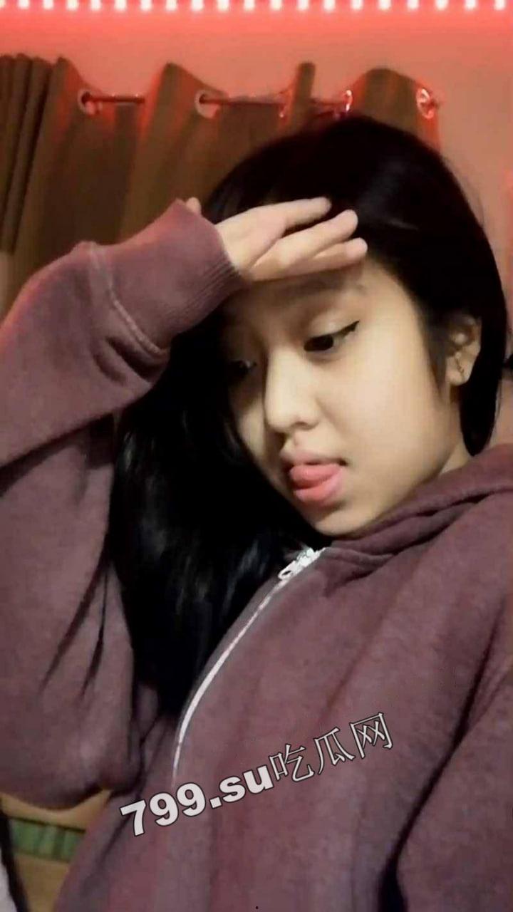 极品眼镜骚母狗 Yang Lagi Viral 裸体自慰楼梯露出-6