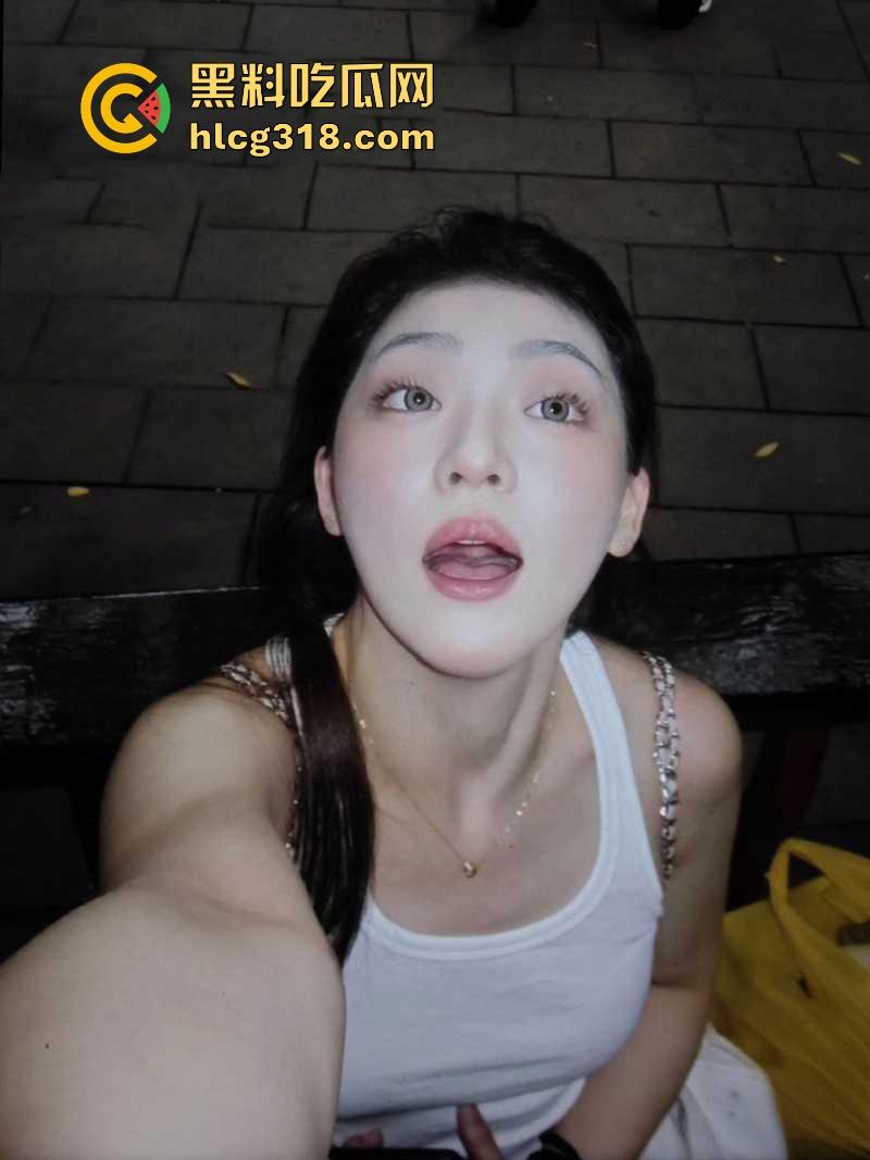 社交软件约炮极品高颜值美术生【刘晃晃】 丰满蜜桃臀被后入爆操 露脸口交深情舔屌 反差感拉满!-1