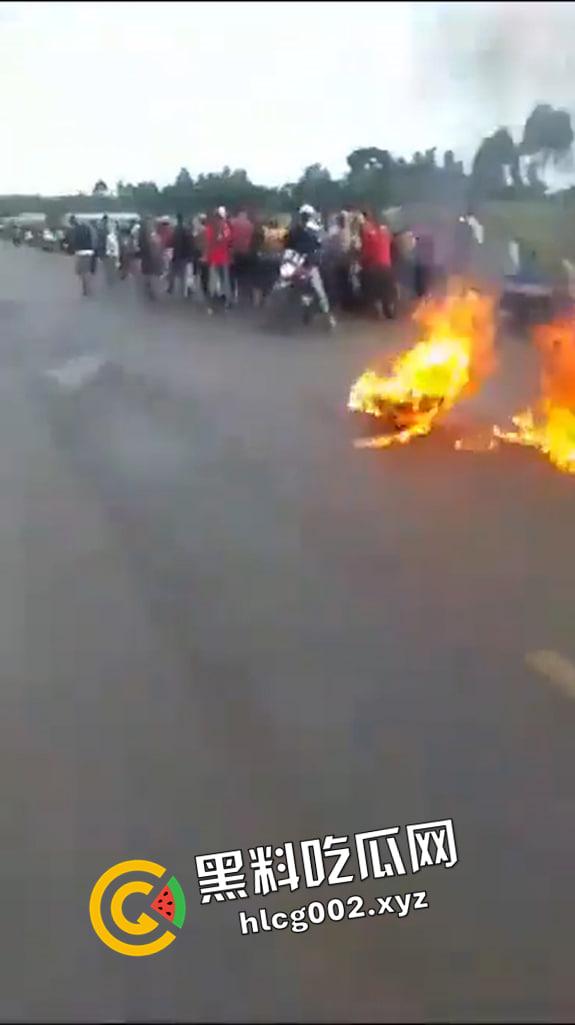 尼哥就是狠！南非尼哥虐待小孩 被抓到后活活烧死 惨不忍睹-4