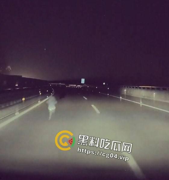 细思极恐!青川高速路上突显不明物体 疑似不干净的东西 让人后背发凉-4