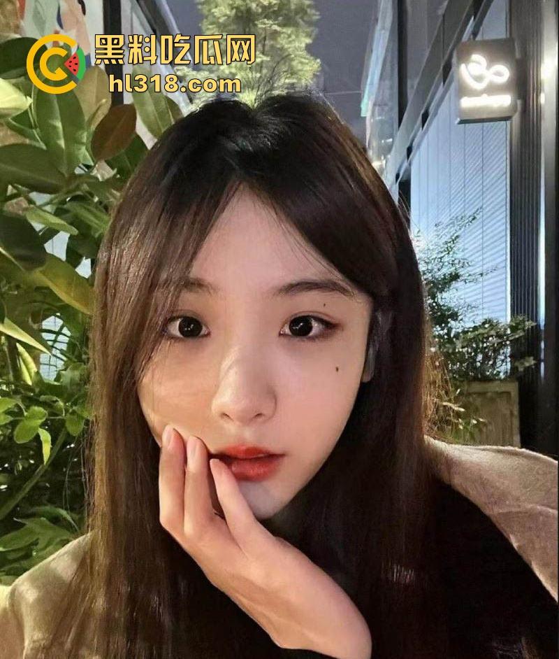 广西师范大学【秦玉莹】与男友性爱视频曝光流出！床上化身淫荡尤物，边被猛操边玩玩具，淫水狂流！-1