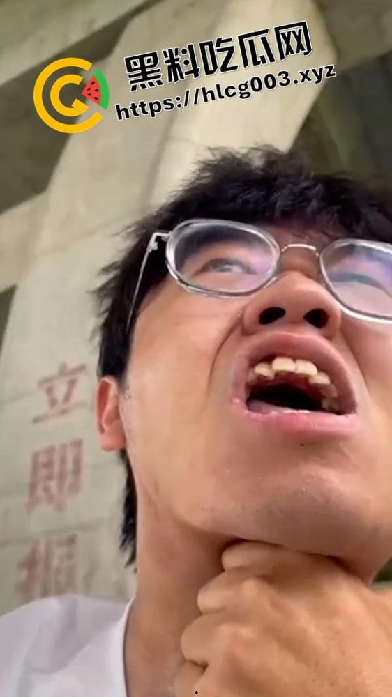 浙江温州乐青警察暴力执法高清无码版 丑恶嘴脸 掐脖子抢手机 这是警察还是强盗-2