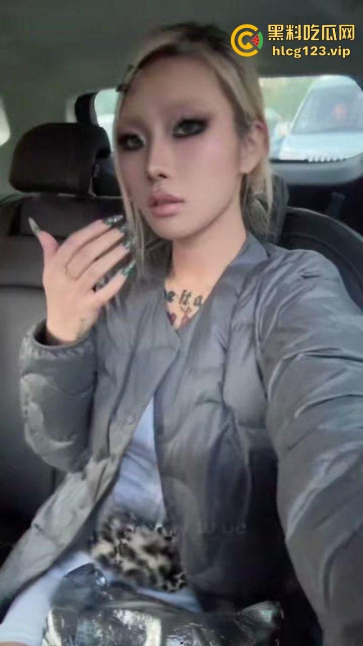 成都极品刺青母狗【HighSchoolGirls】露脸性爱视频泄密！身材妖娆火辣乳环铃铛纹身美乳！-7