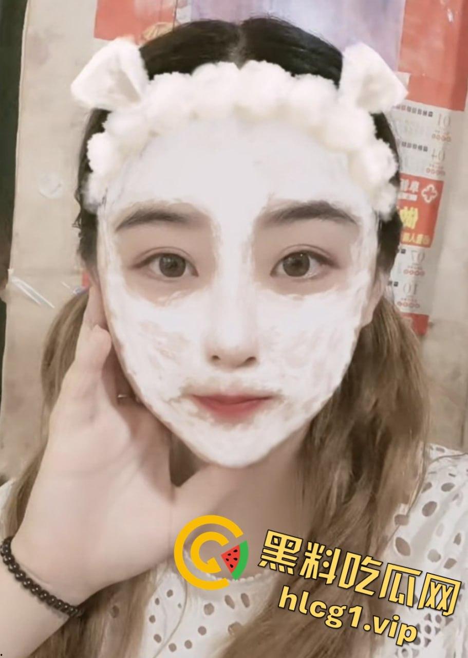 抖音巨乳网红『渣渣瑶』私拍视频泄密！虽颜值一般但巨乳傲人，抚摸淫穴画面火辣！-4