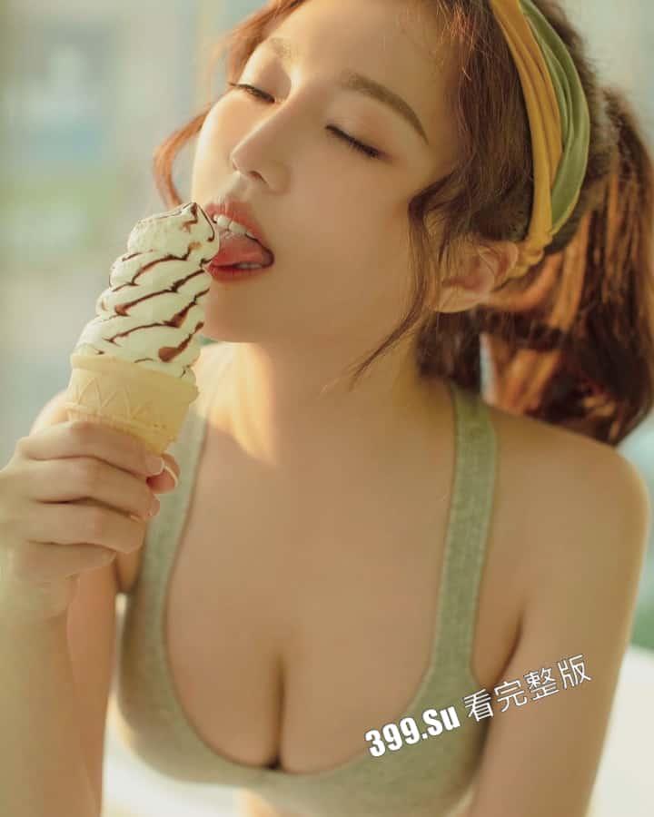 台湾网红主播 #吃货娜娜  直播健身 努力教网友如何锻炼身体的样子真好看-2