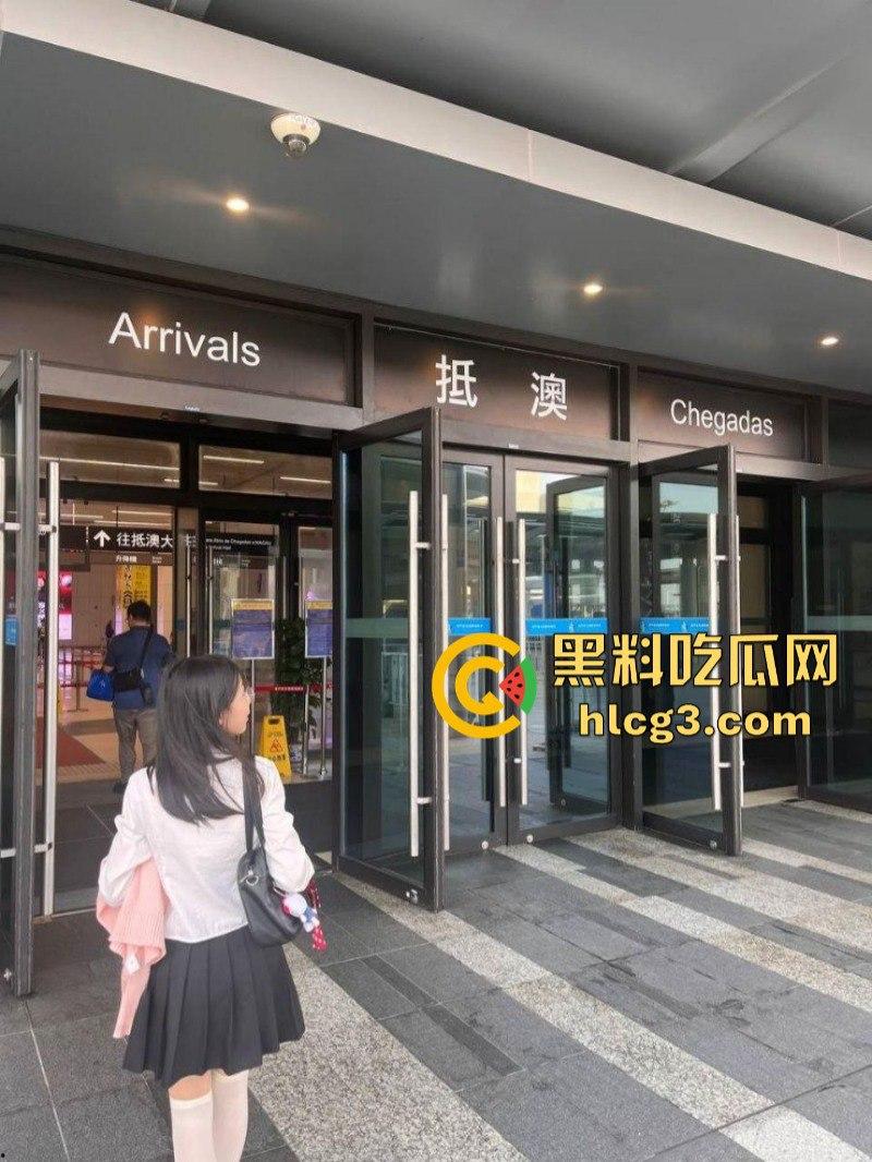 推特金主【采花小盗】让大学实习生女友各种口活 学母狗爬行 用圣水洗头洗脸毫无下限！-1