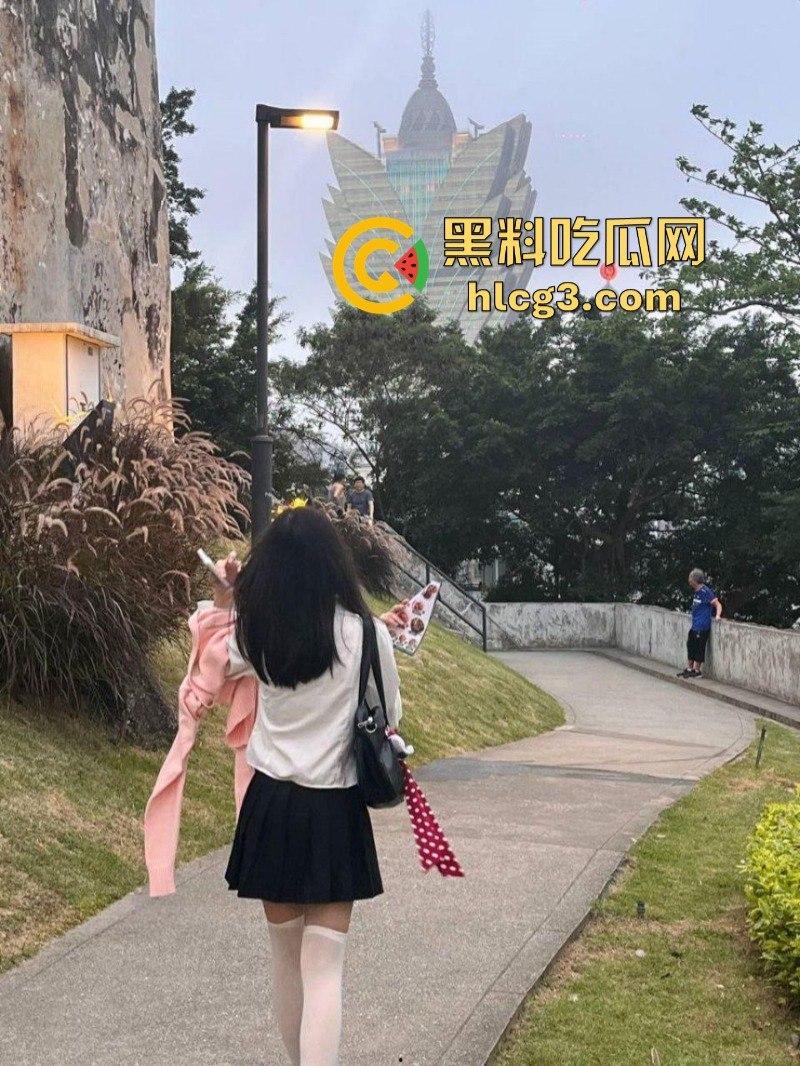 推特金主【采花小盗】让大学实习生女友各种口活 学母狗爬行 用圣水洗头洗脸毫无下限！-4